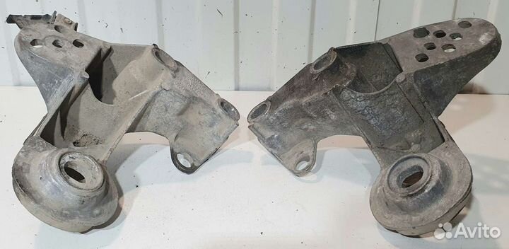 Кронштейн опоры двигателя Audi A4 B5, VW Passat B5