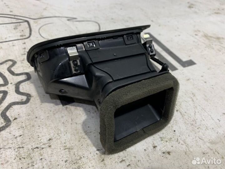 Дефлектор воздуховода передний правый Volkswagen