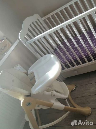 Детская кроватка и стульчик для кормления