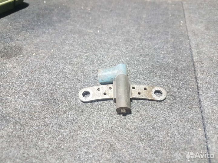 Датчик коленвала Renault megan 2 1.6