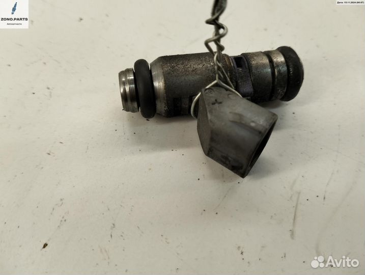 Форсунка топливная 036031T на Volkswagen Golf-4
