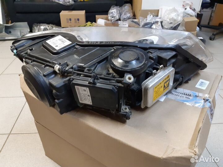 Фара Touareg адаптив ксенон 07-10