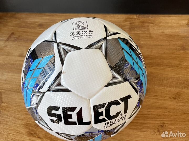 Футбольный мяч