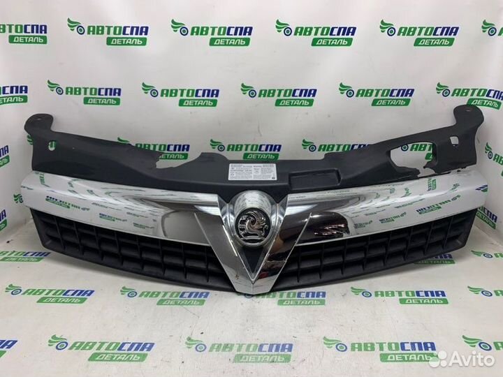 Решетка радиатора передняя Opel Astra H купе