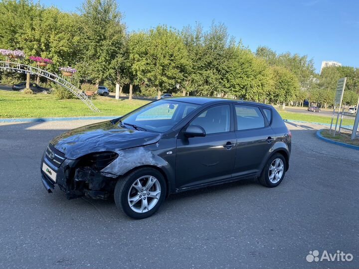 Kia Ceed 1.6 МТ, 2009, битый, 200 000 км