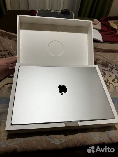 Macbook 16 pro M3 pro 512