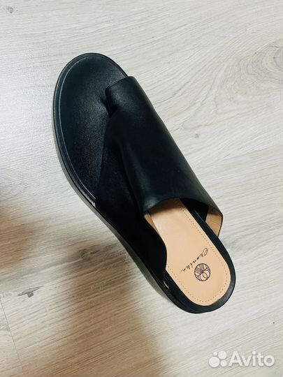 Шлепанцы женские