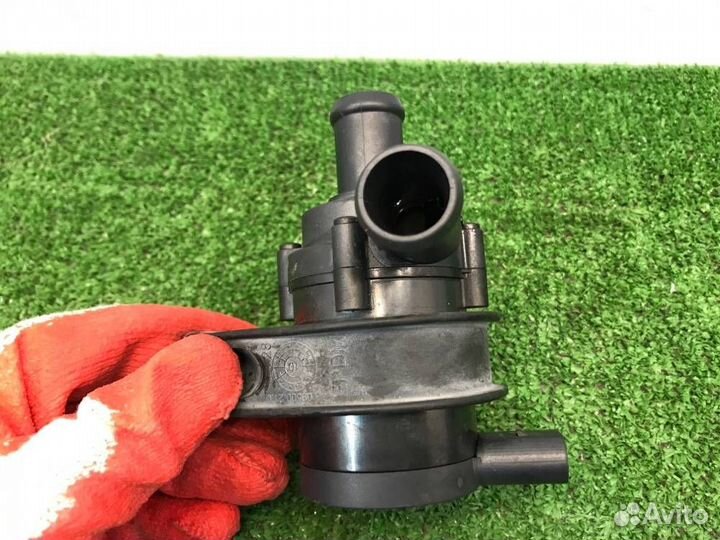 Помпа Audi A4 B8 cdnc 2011