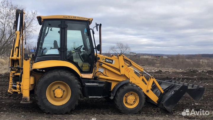 Экскаватор-погрузчик