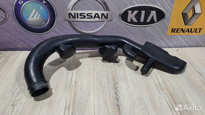 Патрубок воздухозаборника Воздухозаборник Nissan q