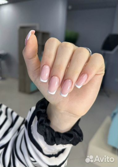 Модель на маникюр