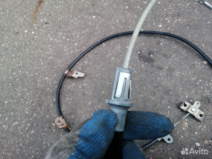 Трос ручника центральный Nissan Patrol Y62 QX56