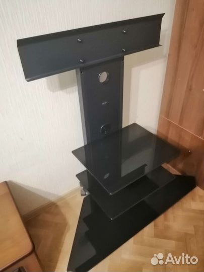 Стойка для телевизора на колесах