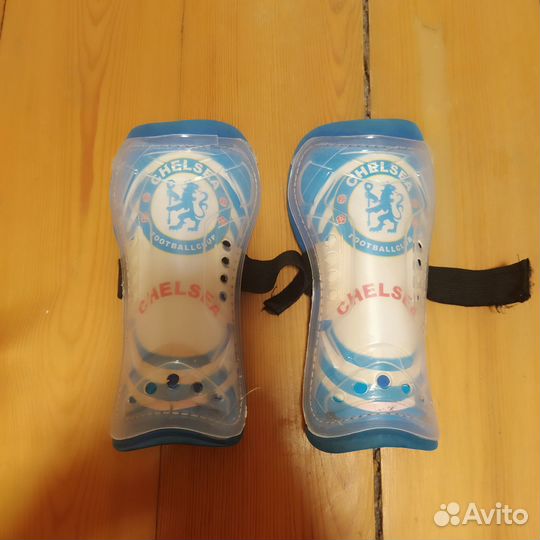 Щитки футбольные