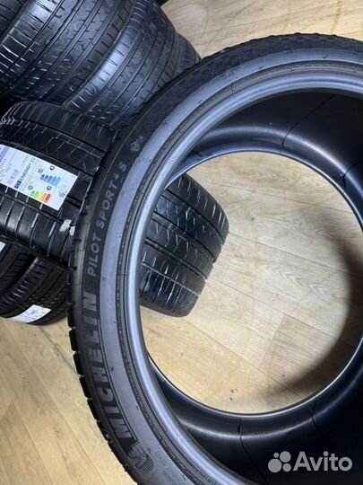 Michelin Pilot Sport 4 S 305/30 R21