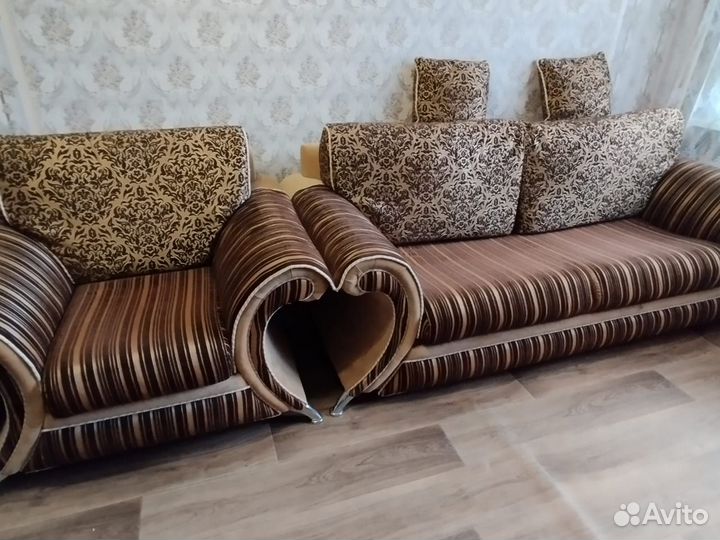 Диван с креслом