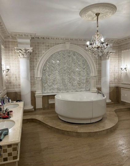 Дом 560 м² на участке 11,8 сот.