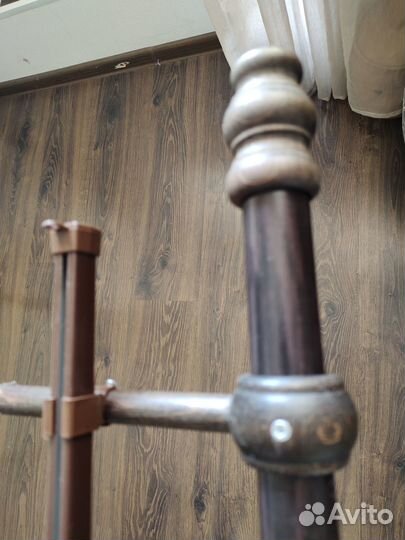 Карниз настенный, б/у, в нормальном состоянии