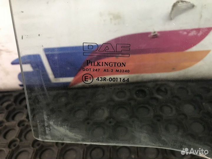 1284624 Стекло двери правой