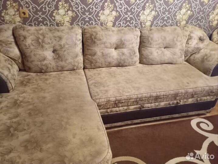 Угловой диван бу и кресло