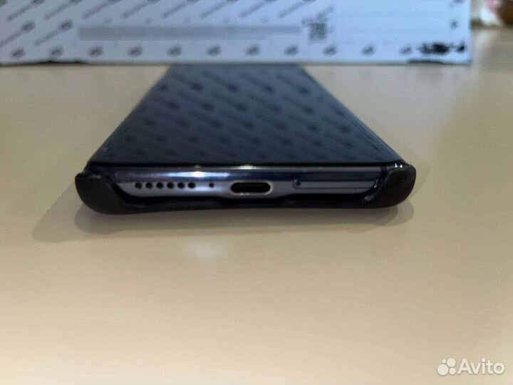 Термочехол для Xiaomi mi 10 реагирует на тепло