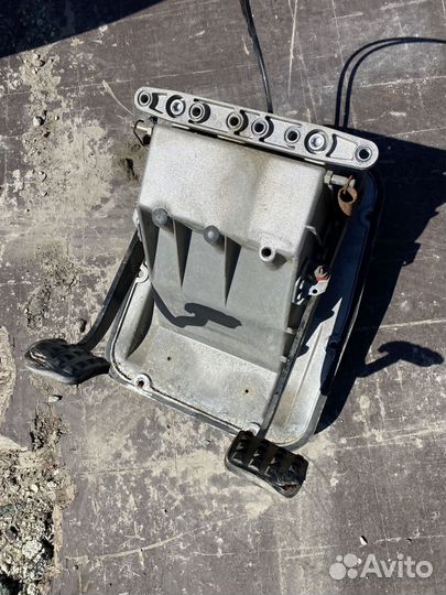 Узел педальный (блок педалей) Iveco Eurotrakker 19