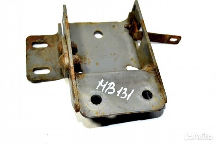 Кронштейн переднего бампера, правый mercedes-benz