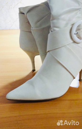 Сапоги женские белые 36,5 размер Delicious США