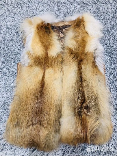 Меховой жилет из лисы