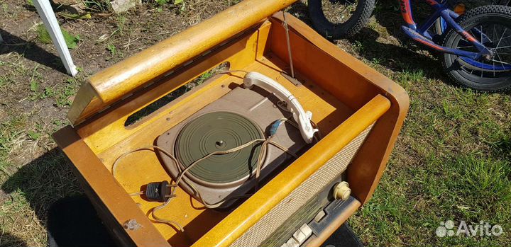 Радиоприемник проигрыватель пластинок