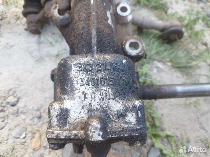 Рулевой редуктор с тягами 2107