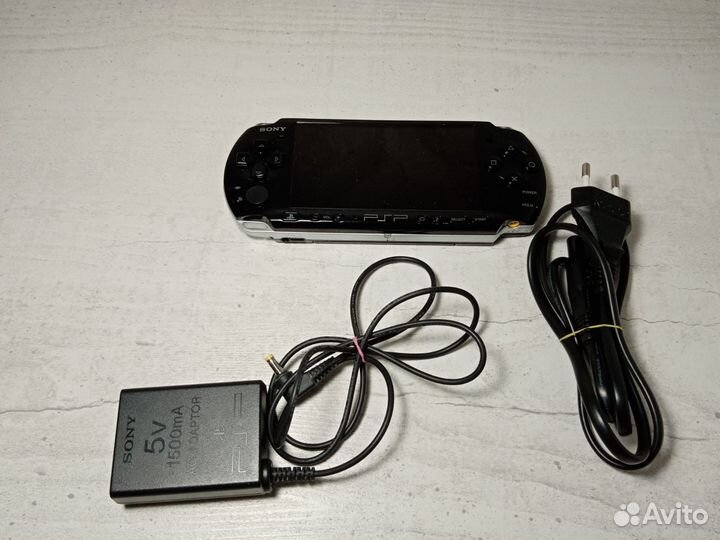 PSP 2000 (PlayStation Portable 2000 )