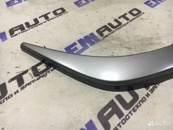 Накладка торпедо центральная правая Мазда сх-7