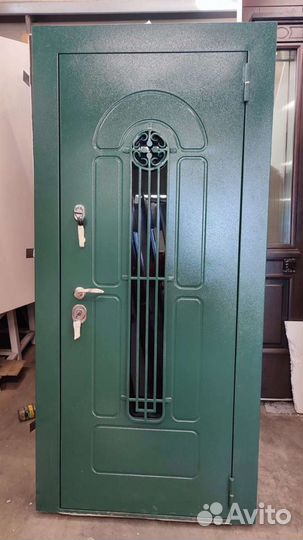 Дверь входная для частного дома