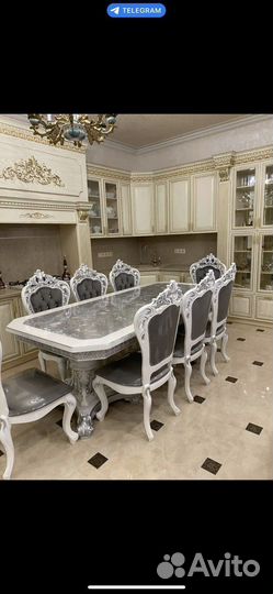 Столы и стулья