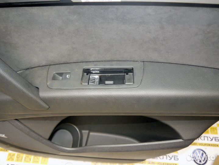 Обшивка двери задняя левая Ауди Q7