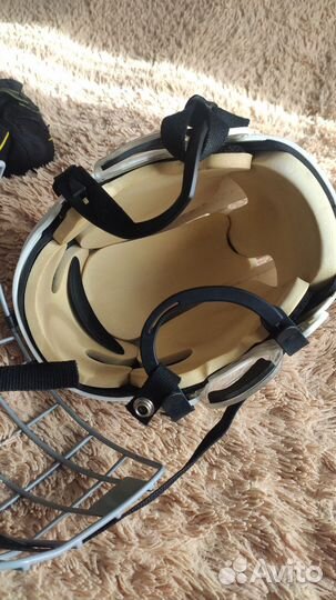 Хоккейный шлем