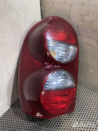 Фонарь задний левый Jeep Liberty KJ 2005 Либерти