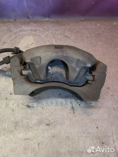 Суппорт тормозной передний правый Mitsubishi