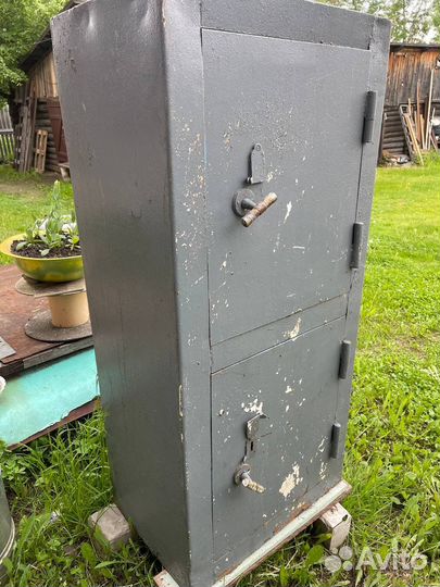 Сейф металлический