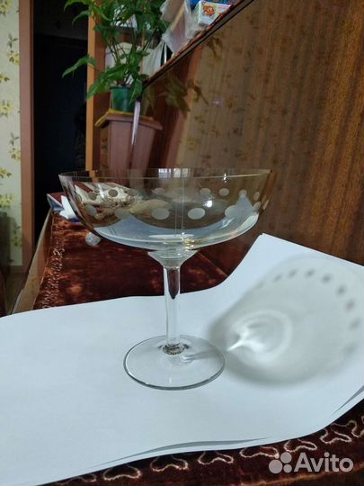 Ваза для конфет на ножке