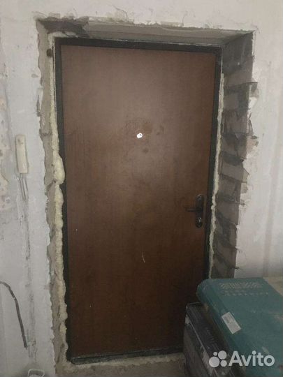Дверь входная металлическая от застройщика