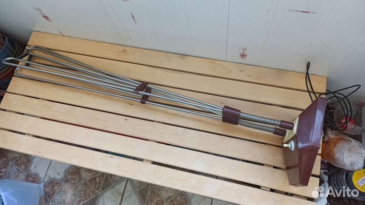 Антенна телевизионная комнатная