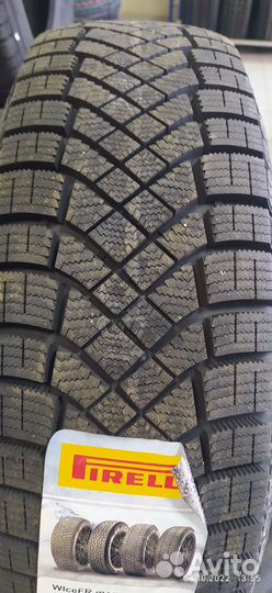 Pirelli Ice Zero FR 225/55 R17 101H