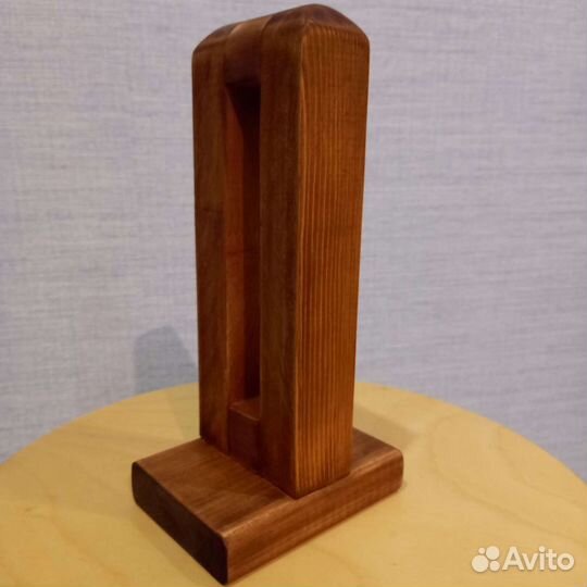 Подставка для наушников из дерева