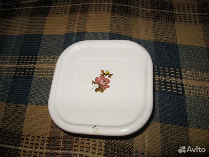 Эмалированные емкости с крышками, новые, СССР