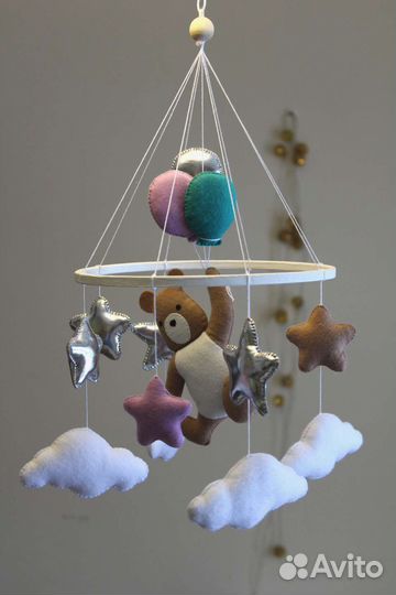 Мобиль на кроватку из фетра