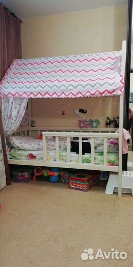 Детская кроватка домик