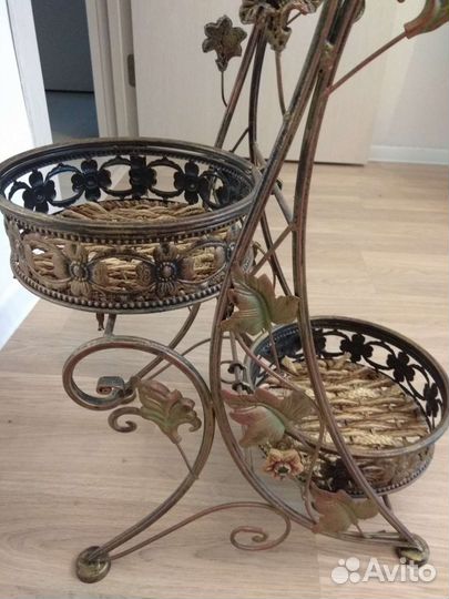 Подставка для цветов напольная металлическая