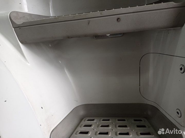 Корпус подножек правый Daf XF106